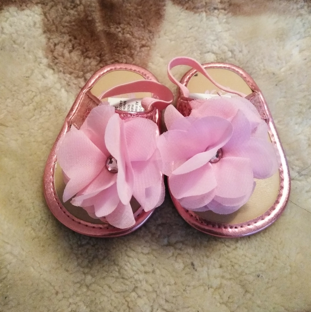 Cute new born 0-3 months metallic baby sandals😍❣️
